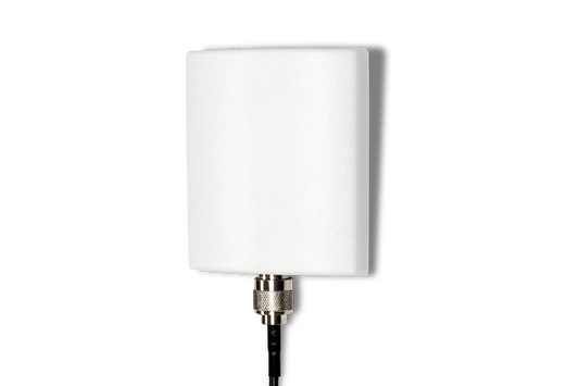 Directional wireless range extender antenna